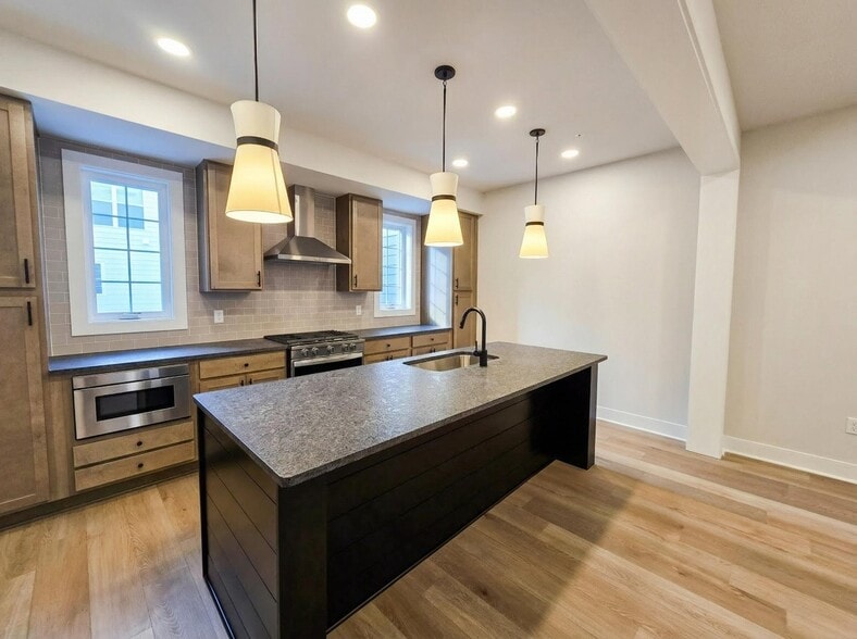 Building Photo - 305 Frederick Way