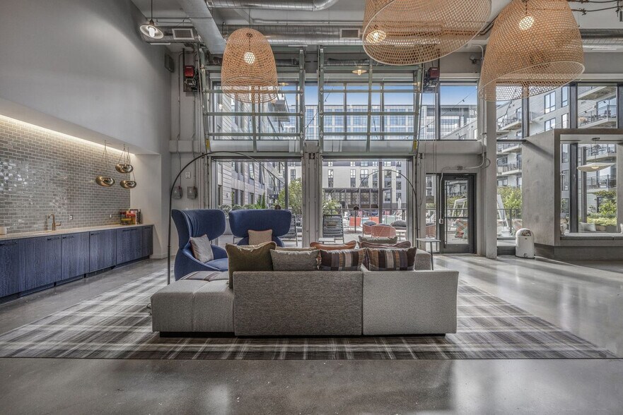 Building Photo - 485 Foley St