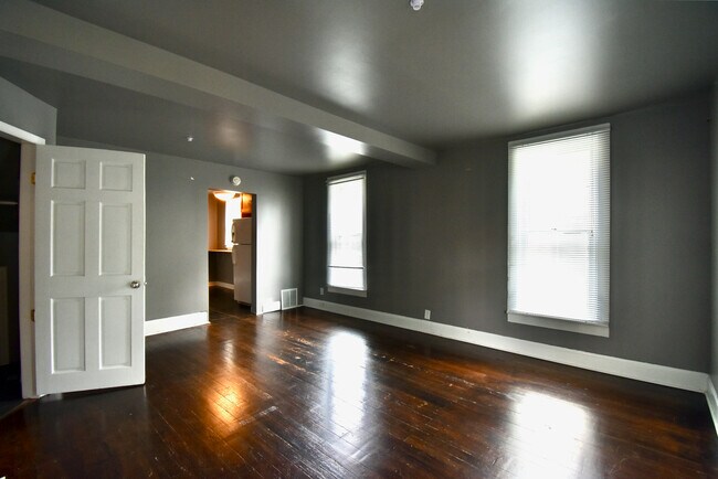 Building Photo - 1309 6th Ave S