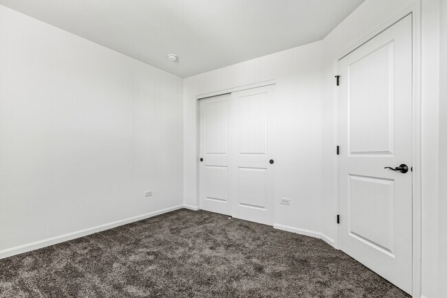 Building Photo - 1587 Syracuse Dr