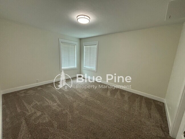 Building Photo - 351 Yale Ave
