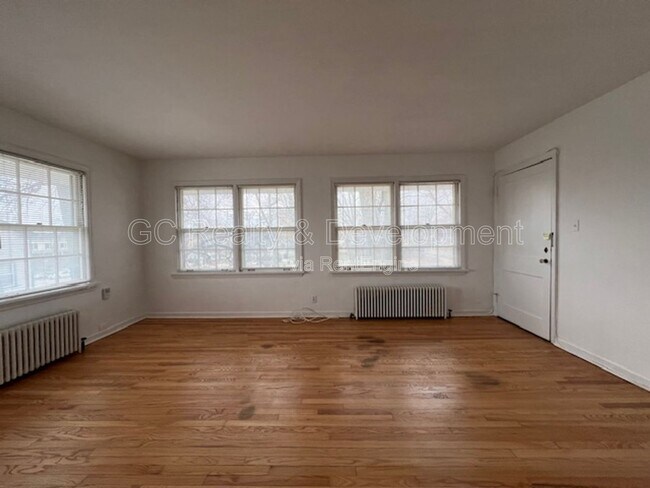 Building Photo - 20 N 5th Ave