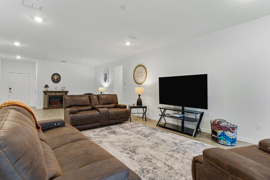 Building Photo - 8486 Horsebit Cir