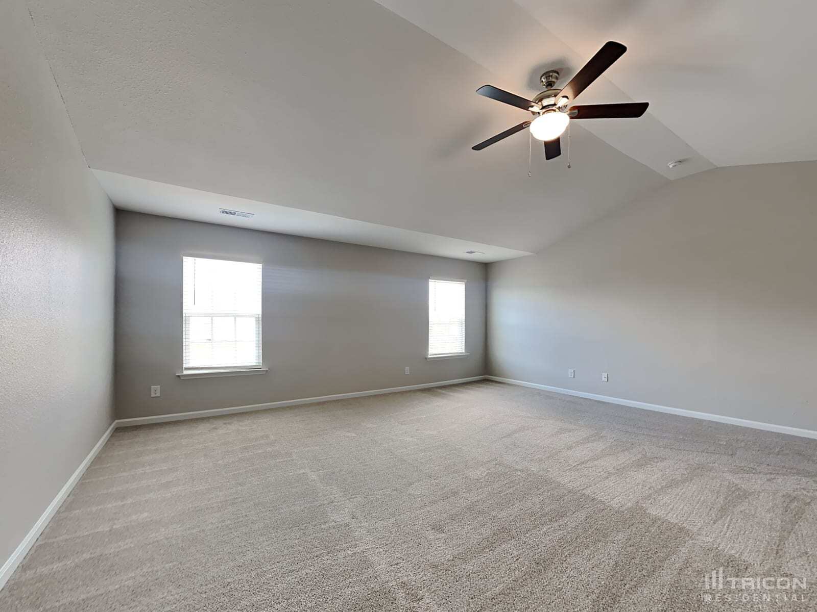 Building Photo - 905 Farnsworth Dr
