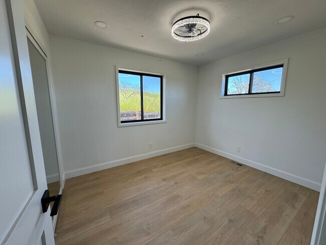 Building Photo - 5430 Sunny Ridge Pl