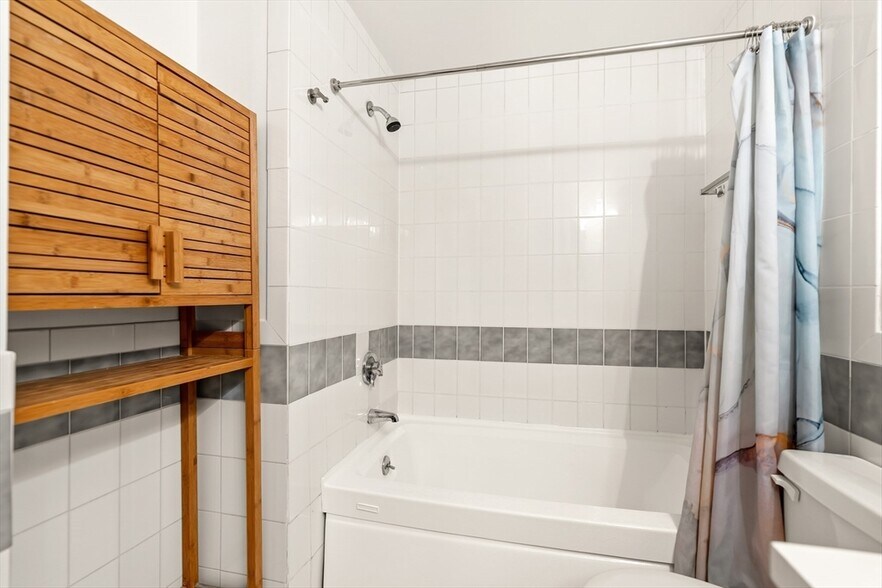 Building Photo - 228 W Canton St