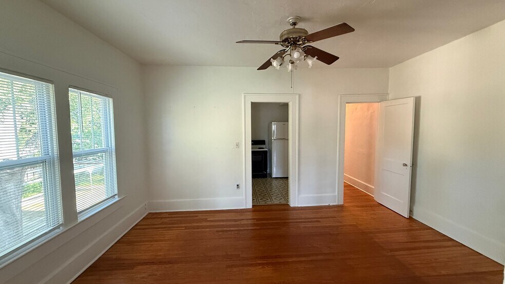 Building Photo - 715 Delaney Park Dr