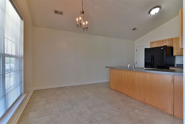 Building Photo - 321 Legend Oaks Dr