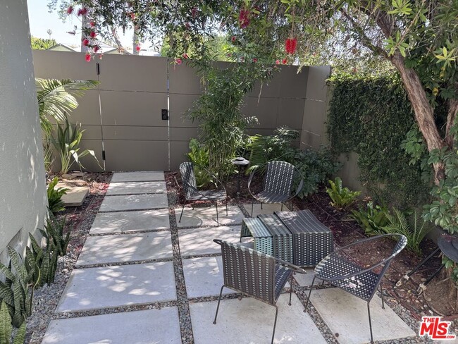 Building Photo - 2707 Westwood Blvd