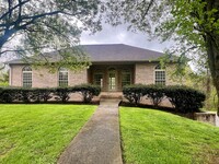 Building Photo - Private 3 bed 2bath house in Johnson City
