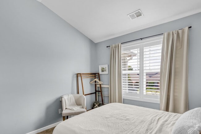 Building Photo - Spacious 4 Bedroom Home in Auburn