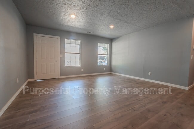 Building Photo - 516 Morrison Ave