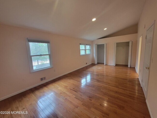 Building Photo - 22 Weller Pl