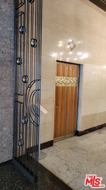 Building Photo - 460 S Spring St