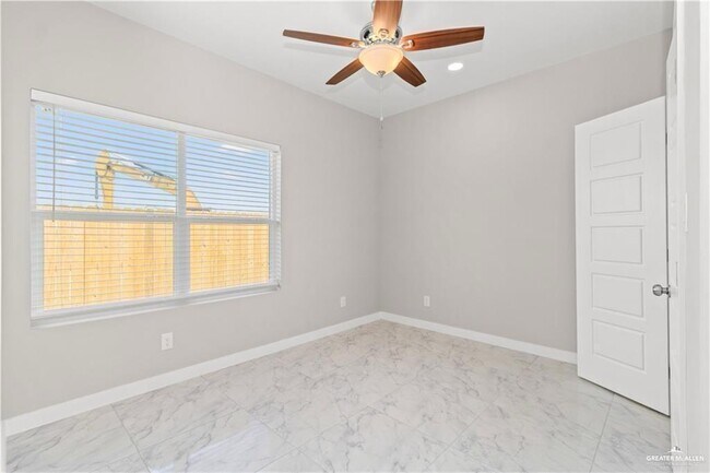 Building Photo - 2713 E Israel Ave