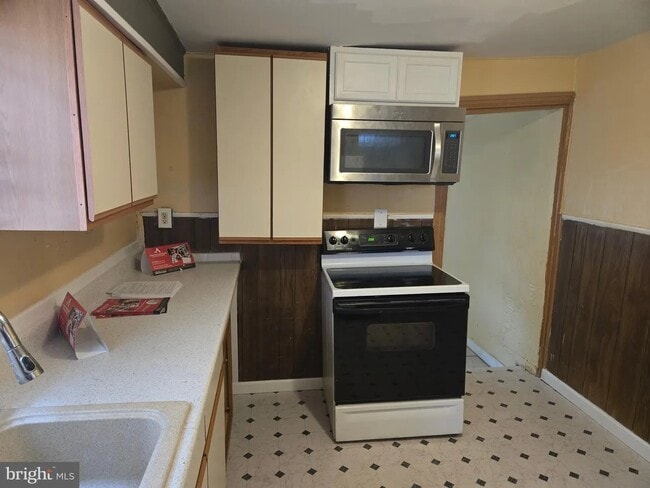 Building Photo - 504 Walnut St