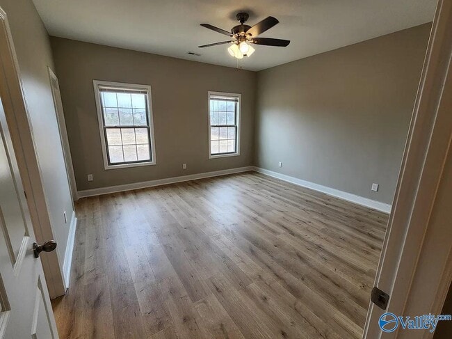Building Photo - 207 Fern Bank Dr