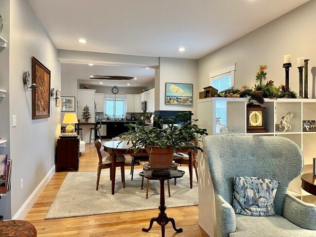 Building Photo - 9 Sherman St