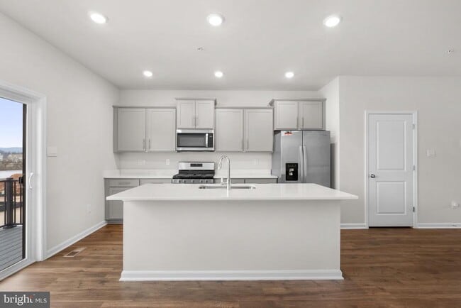 Building Photo - 421 Carroll Walk Ave