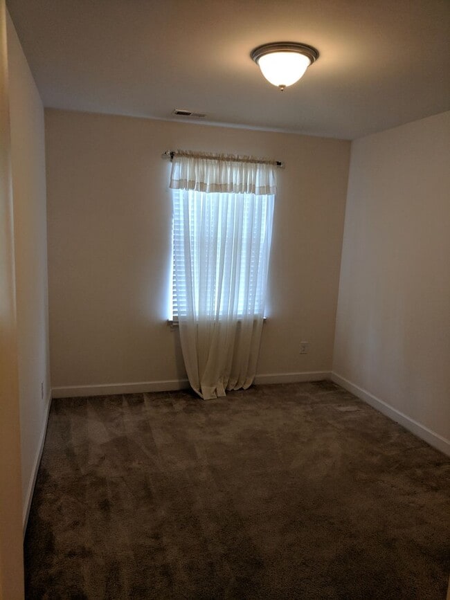 Building Photo - Steele Creek area townhome