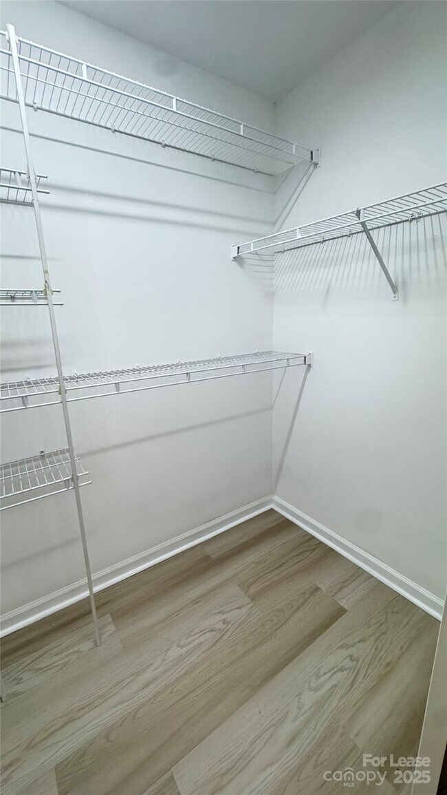 Building Photo - 1705 Starling Ct