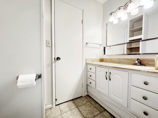 Building Photo - Pet Friendly Kaneohe Townhouse with Covere...