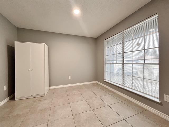 Building Photo - 5652 Conlin Dr