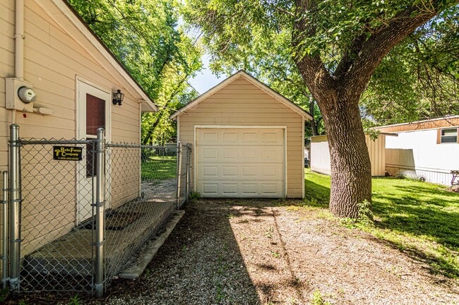 Building Photo - Please View 3D Virtual Walk-Through Before...