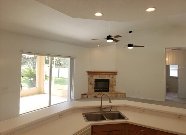 Building Photo - 327 N Taylor Rd