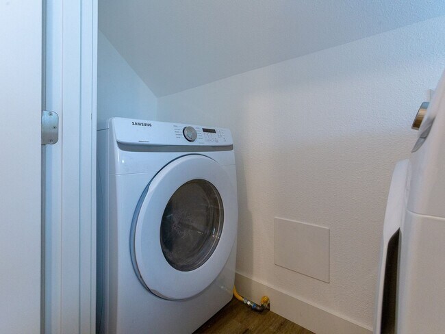 Building Photo - 4215 N Colonial Ave