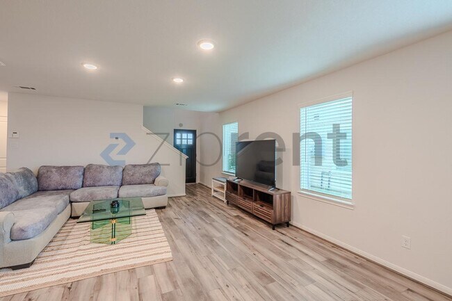 Building Photo - Unit