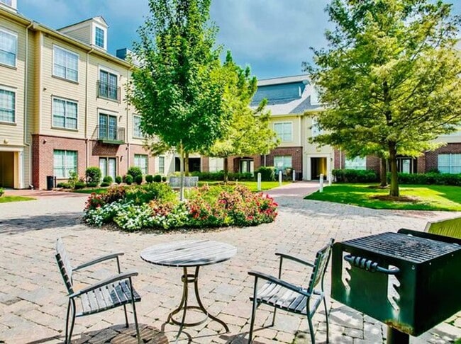 Building Photo - Midtown Village 2 Bed/2 Bath Condo! Available July 2026!