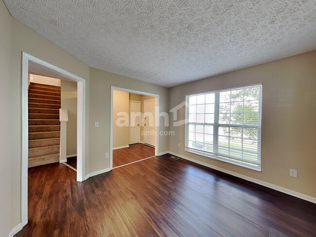 Building Photo - 512 Longview St