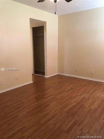 Building Photo - 1911 Sabal Palm Dr