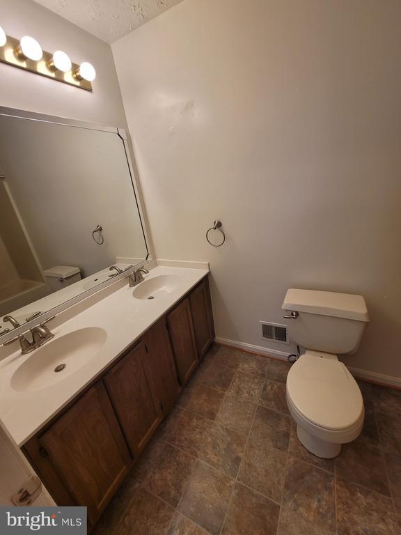 Building Photo - 6406 Bear Ct