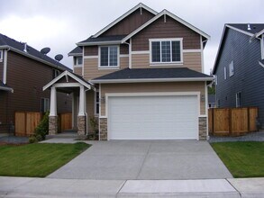 Building Photo - 4 bedroom plus a den in Puyallup