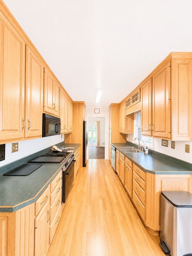 Building Photo - 9205 Whitegate Ct