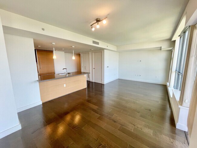 Building Photo - Luxurious Condo at Madrone w/Bay, City Views, Balcony, Pool, Parking - A Must See - PROGRESSIVE