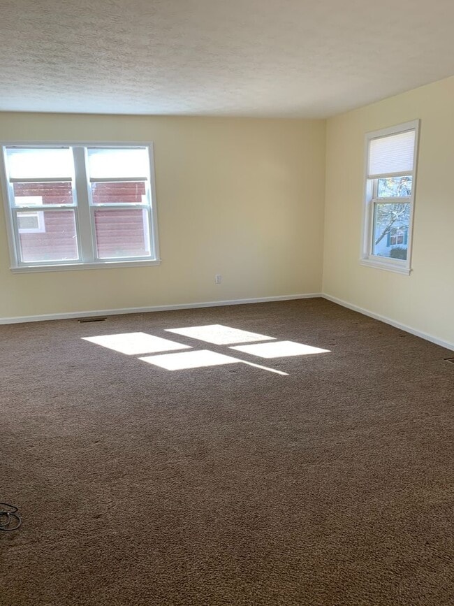 Building Photo - Bayless Street Downtown One Bedroom