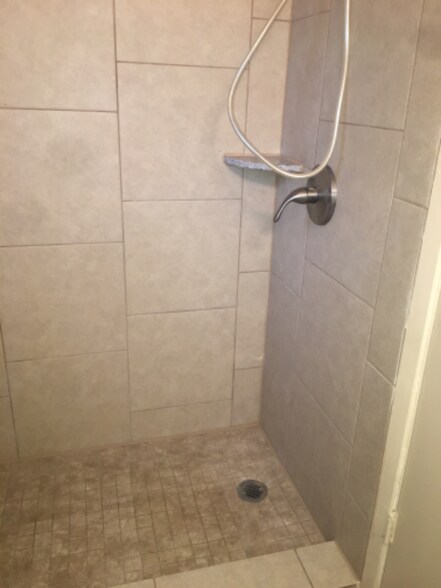 Building Photo - 1410 N Avenue R