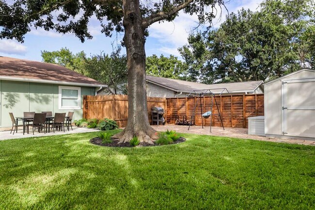 Building Photo - 2505 Broken Oak Dr