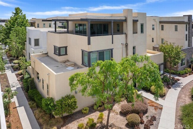 Building Photo - 123 Interval