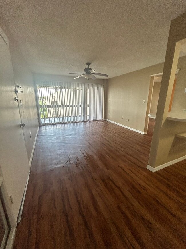 Building Photo - 618 Orange Dr