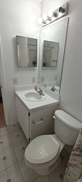 Building Photo - 4000 SW 23rd St