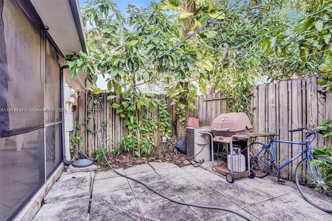 Building Photo - 2701 N 34th Ave