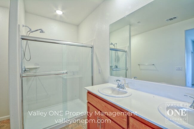Building Photo - 933 Tipton Ln