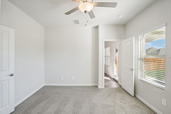 Building Photo - 4012 Sandstone Dr