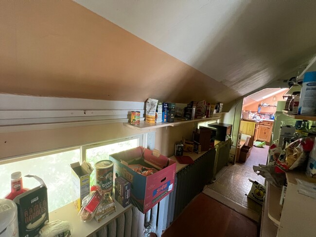 Building Photo - Studio apartment near WWU!