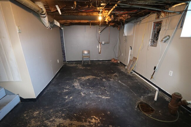 Building Photo - 2 Bedroom 1 Bath House