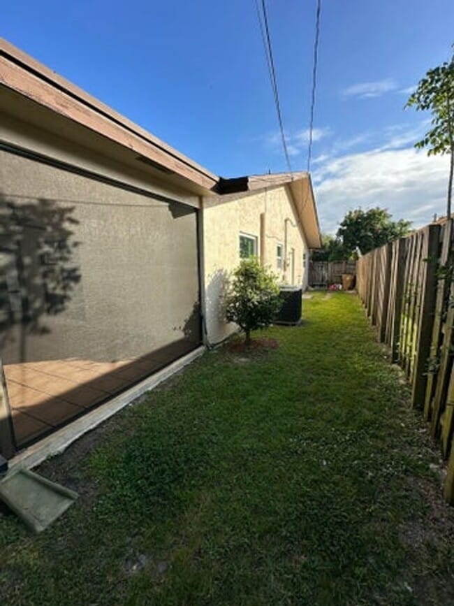 Building Photo - 3291 SW 4th St